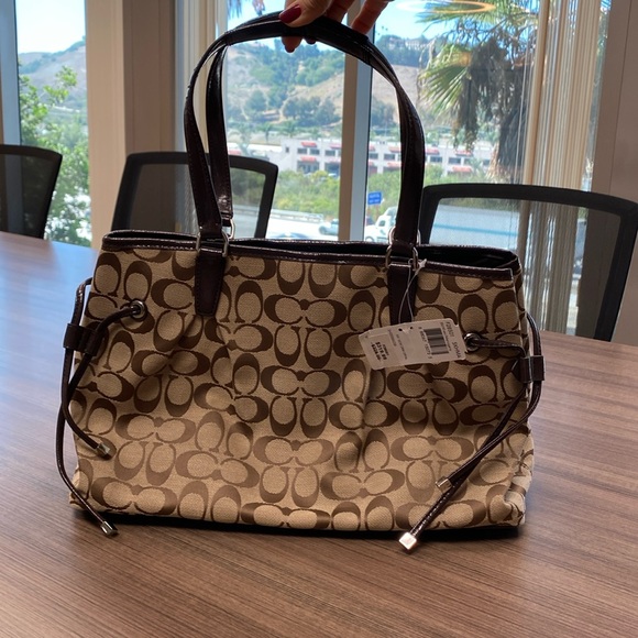 NWT Coach Signature Handbag! - Picture 2 of 10